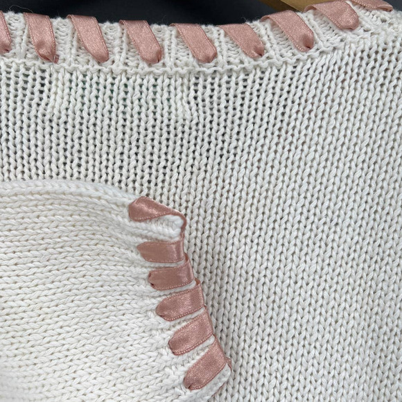 Colleen’s Collection Embroidered Sweater - Picture 10 of 11